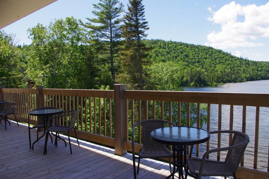 Auberge La Taniere Tadoussac Exterior photo