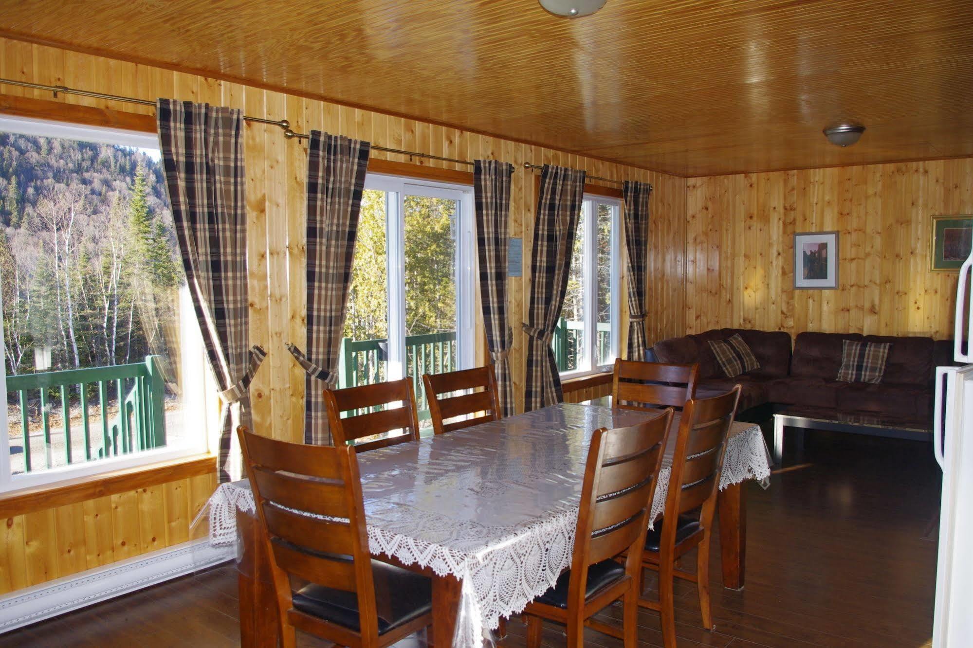 Auberge La Taniere Tadoussac Exterior photo