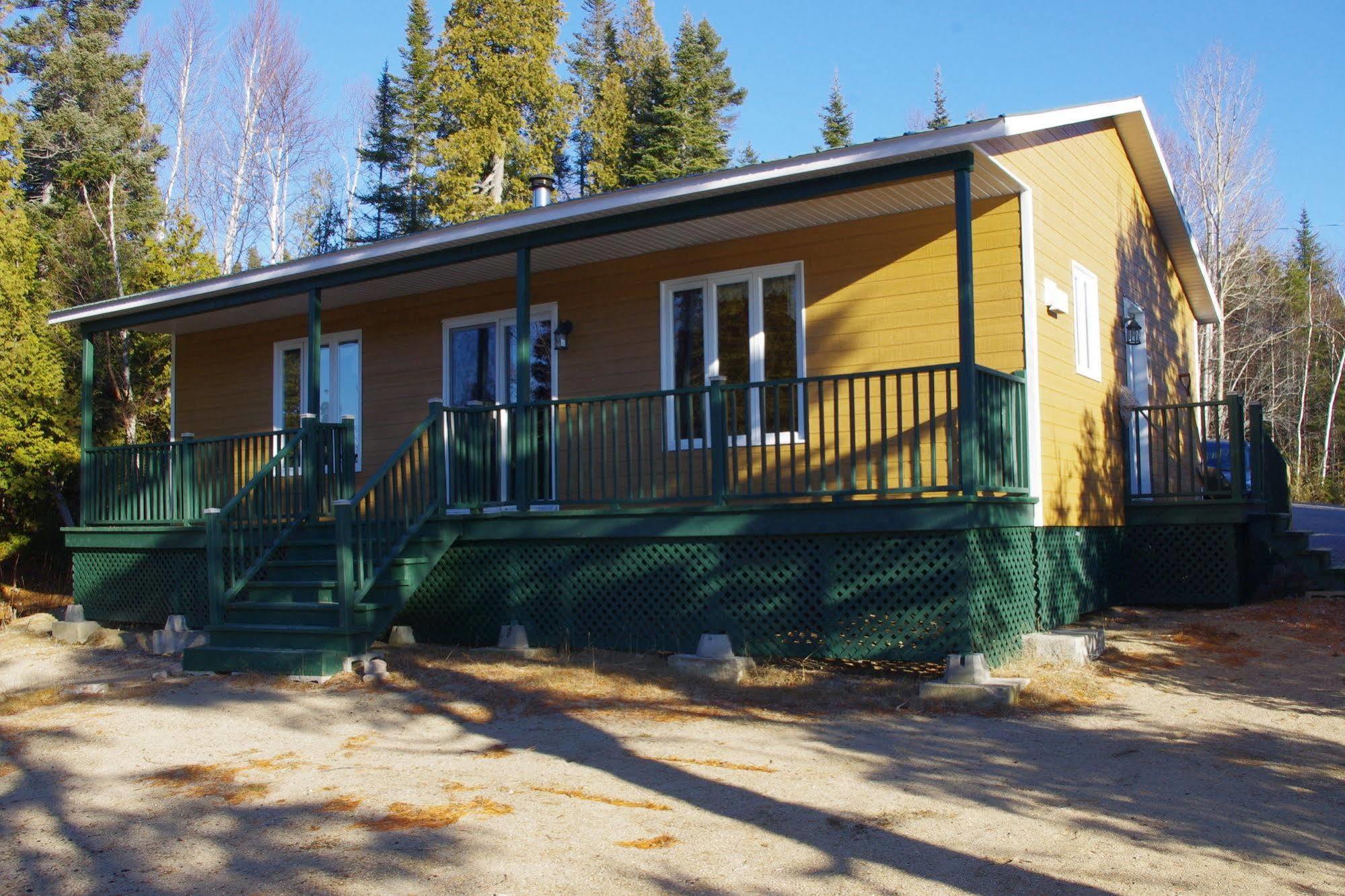 Auberge La Taniere Tadoussac Exterior photo